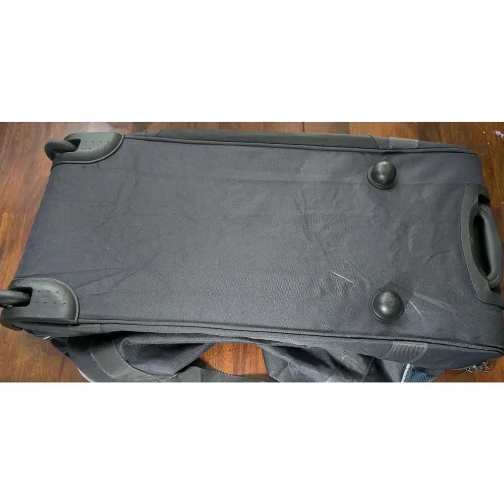 SwissGear Rolling Duffel Bag Black Wheeled Travel Luggage Carry On Size